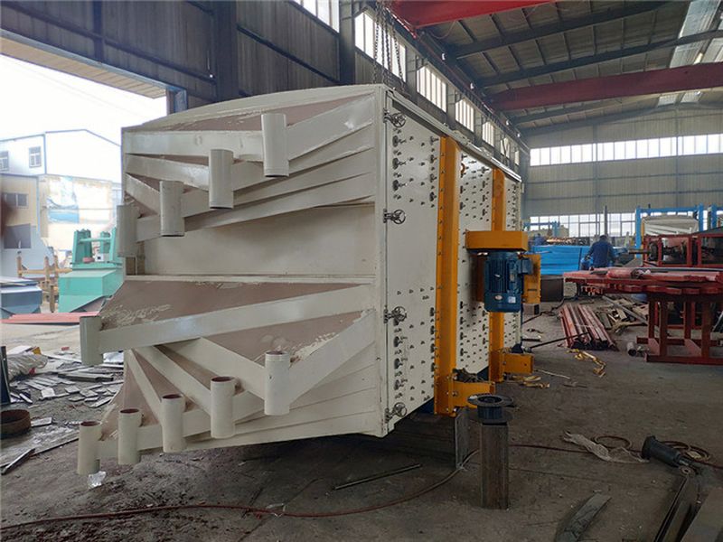 1040雙4方形搖擺篩生產(chǎn)中