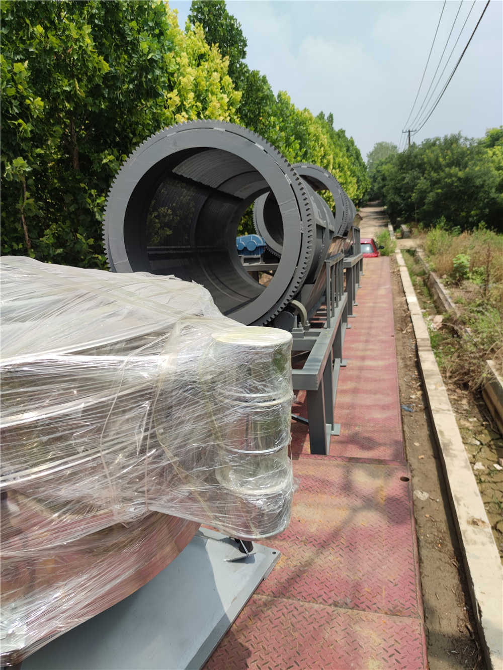 浙江紹興王經理訂購的康振機械振動篩已發貨，預計三天后到達，請注意查收，雙方合作十分順利，康振機械機械期待與您下次合作。