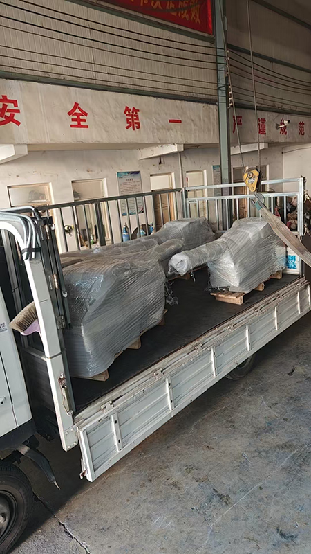 客戶定制5臺(tái)電磁給料機(jī)發(fā)貨