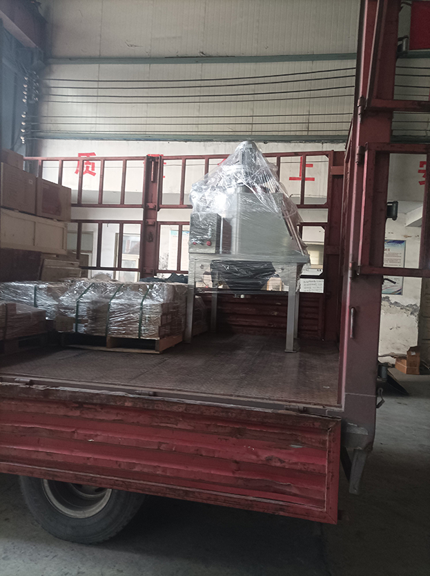 真空上料機(jī)、網(wǎng)架等發(fā)貨