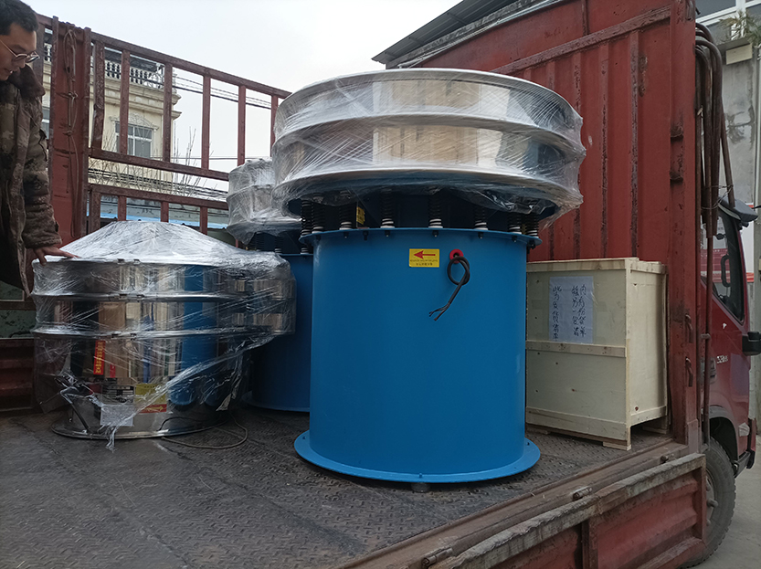 三臺(tái)旋振篩發(fā)貨