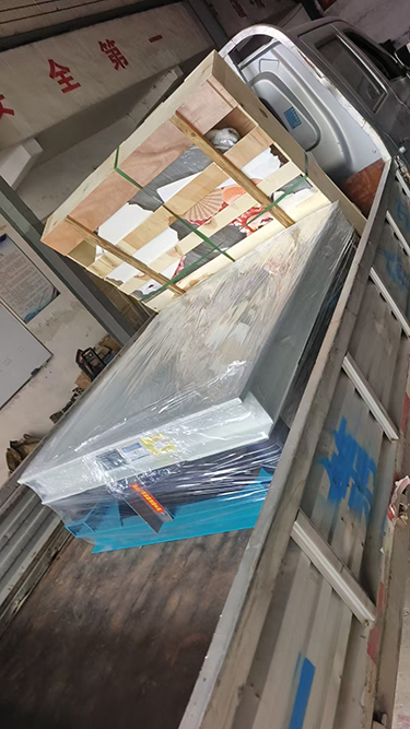 振動平臺、網(wǎng)架發(fā)貨