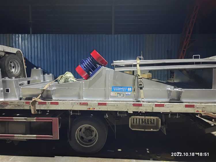 直線篩、直排篩、旋振篩、振動平臺等設備集中發貨