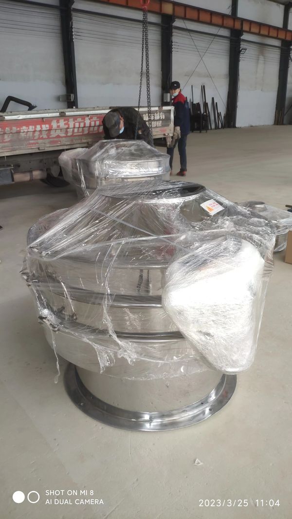 1000mm兩臺全不銹鋼和1200mm兩臺旋振篩已經安排專車發貨..