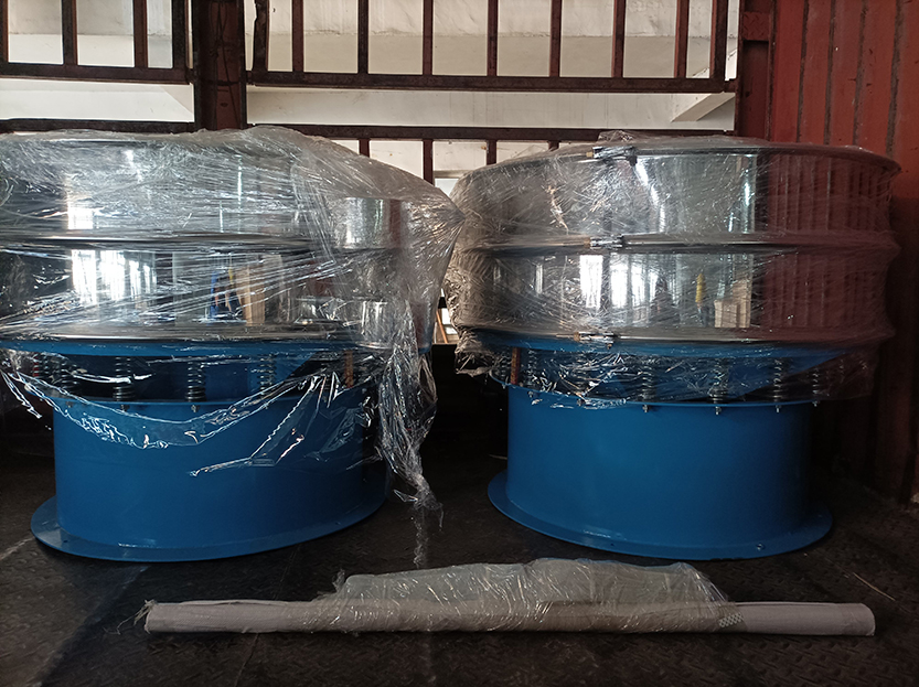 客戶定制兩臺(tái)一米二旋振篩發(fā)貨