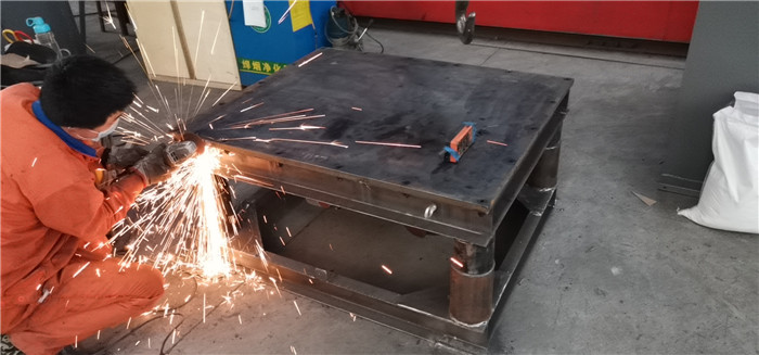 振動平臺拋光打磨中